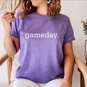 Maglietta per il giorno della partita, maglietta per il giorno della partita, maglietta sportiva da donna, maglietta grafica da baseball, calcio, basket, maglietta della squadra per il giorno della partita, regalo per mamma e papà sportivi immagine 7