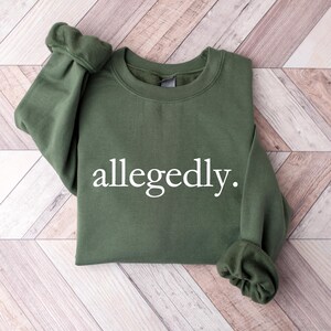 Naar verluidt sweatshirt - rechtenstudent met ronde hals, grappig advocaatshirt, sarcastische advocaat-graduatie afbeelding 4