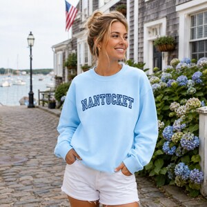 Sudadera Nantucket - Cuello redondo veraniego costero, atuendo para vacaciones en la playa, recuerdo de viaje preppy de Nueva Inglaterra imagen 2