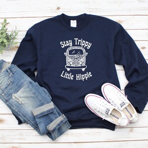 Sudadera hippie Stay Trippy, camiseta de los años 70, camiseta hippie, camiseta bohemia, camiseta con gráficos retro, ropa hippie, ropa hippie, camiseta retro imagen 4