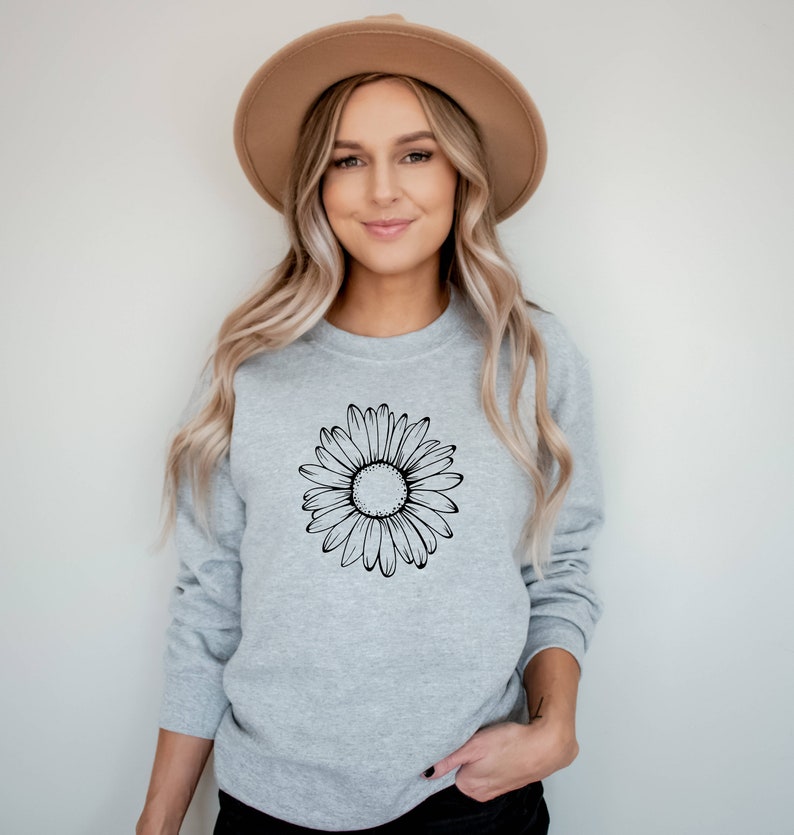 Daisy Sweatshirt, Daisy Women's Crewneck, Wildflower Shirt, Boho Graphic, Floral TShirt, Sweatshirt Active, Gift for Her image 3
