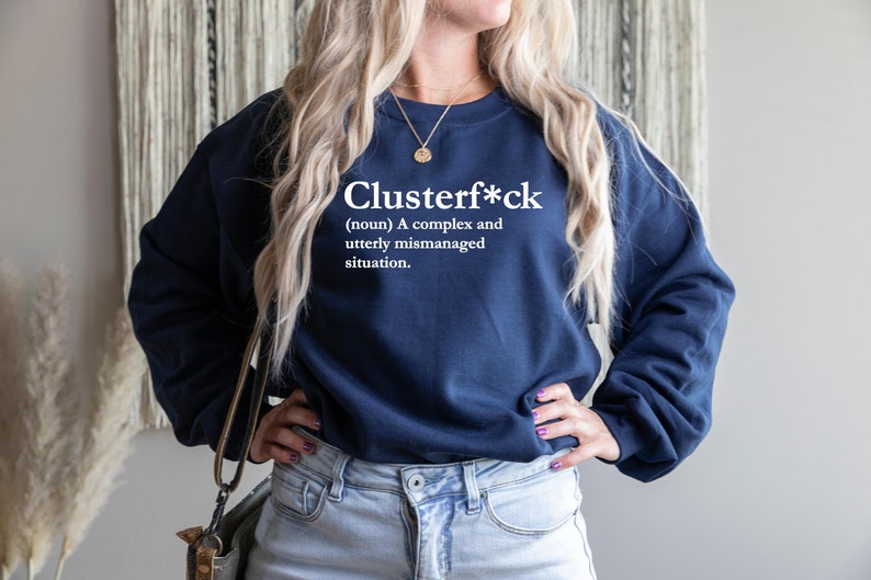Clusterfuck Sweatshirt, Clusterf*ck, lustiges Rundhals-Shirt, Fiasko, Zugunglück, Quagmire, Komödie der Fehler, Dysfunktional, Debakel Bild 6