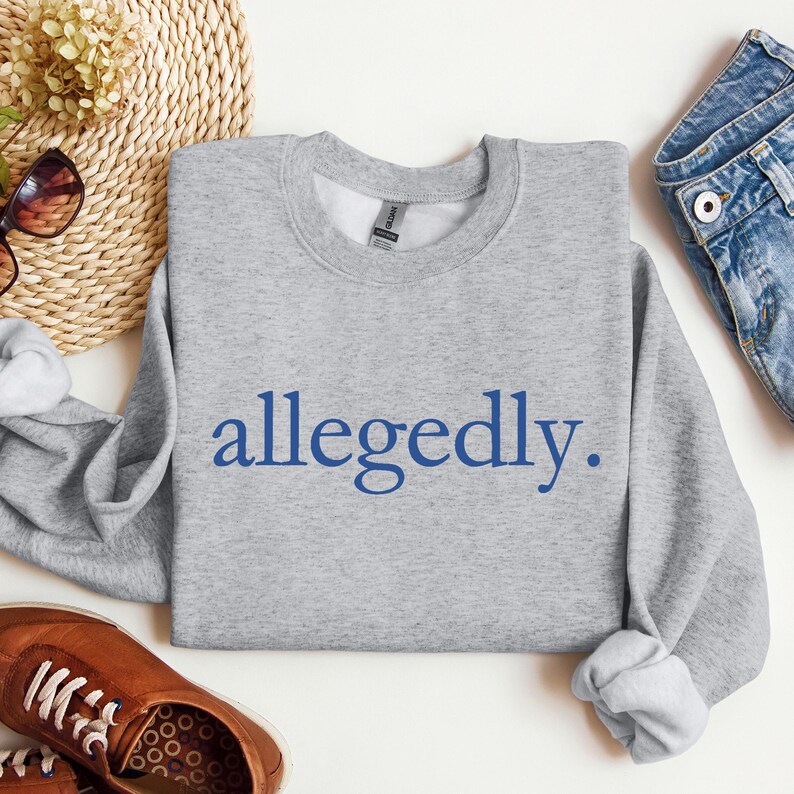 Naar verluidt sweatshirt - rechtenstudent met ronde hals, grappig advocaatshirt, sarcastische advocaat-graduatie afbeelding 5