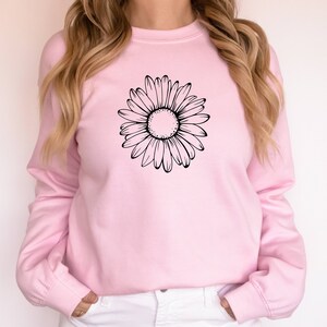 Daisy Sweatshirt, Daisy Women's Crewneck, Wildflower Shirt, Boho Graphic, Floral TShirt, Sweatshirt Active, Gift for Her image 4
