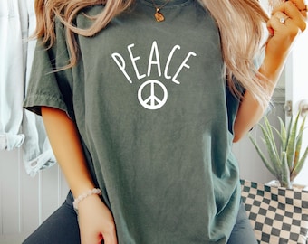 Peace-Zeichen-Shirt: Comfort Colors® Retro-Grafik-T-Shirt, Hippie-Boho-Festival-Outfit