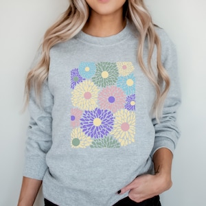 Flowers Sweatshirt, Boho Wildflowers Floral Nature Crewneck, Dahlia&#39;s Shirt, Vintage Abstract Dahlia Flowers Gift, Retro Wildflower Sweater