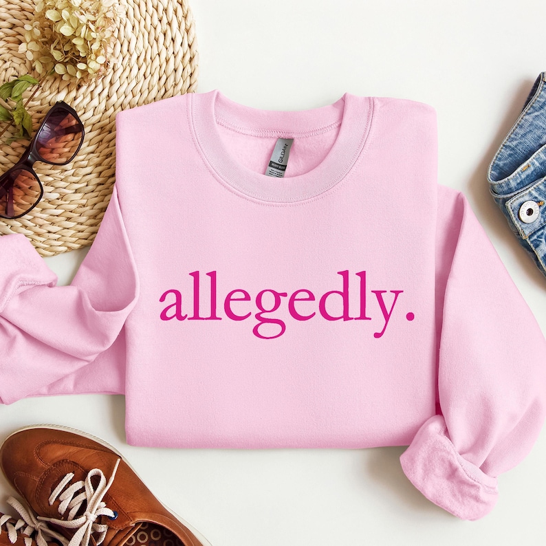 Naar verluidt sweatshirt - rechtenstudent met ronde hals, grappig advocaatshirt, sarcastische advocaat-graduatie afbeelding 7
