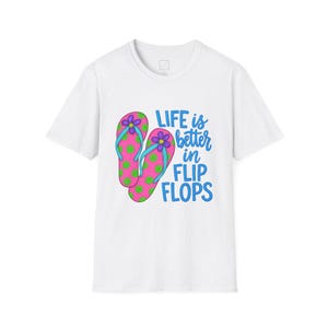 Das Leben ist besser in Flip Flops Unisex T-Shirt, Sommerkleidung, Strand Urlaub Shirt, Freizeitkleidung, Geschenk für Flip Flop Liebhaber