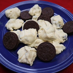 White Chocolate Cookies and Cream Clusters 10 oz