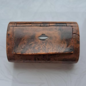 Georgian Burr Walnut Snuff Box with Mother of Pearl Inlay