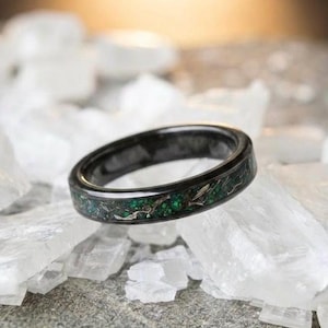 本物の隕石とグリーンオパールの指輪、チタンカーバイドの婚約指輪、結婚指輪、記念日の指輪、ジュエリー、黒いバンド