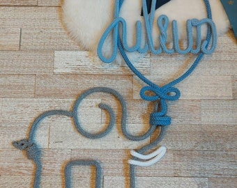 Schriftzug aus Wolle mit Ballon und Elefant + Stoßzahn