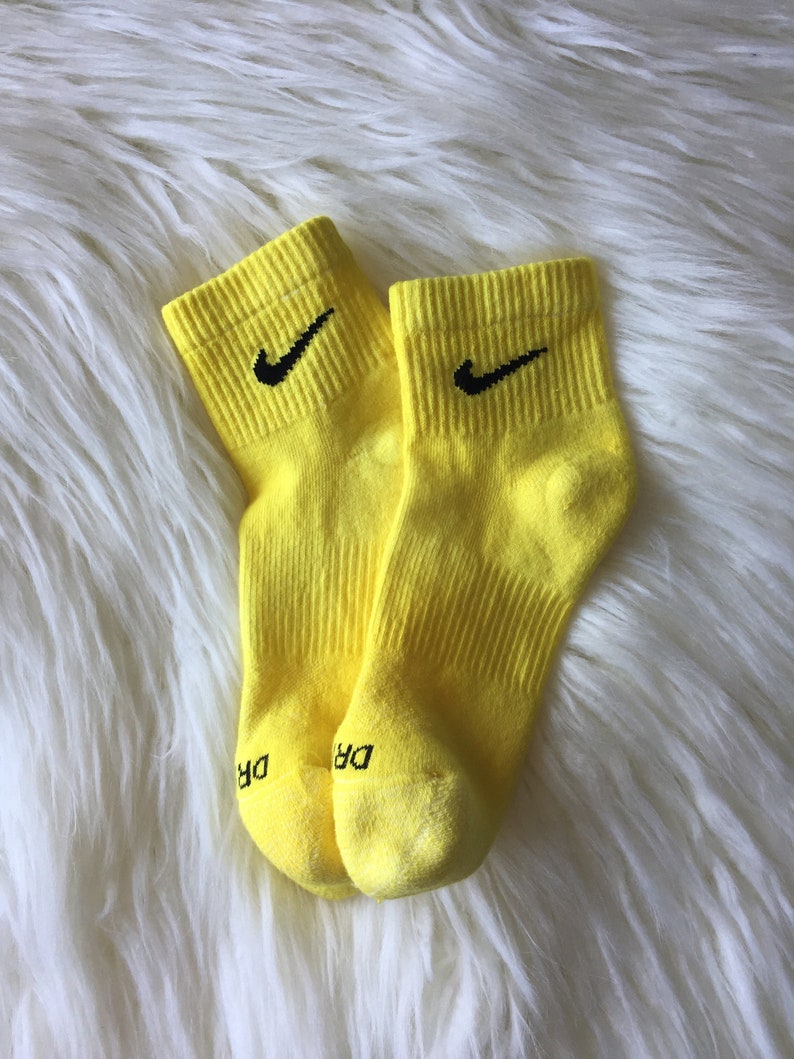 coloured nike ankle socks