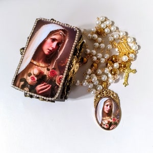 Our Lady of Fatima Rosary with matching Prayer Box