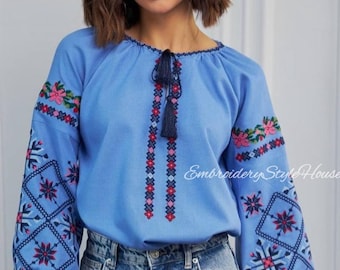 Blå linne Vyshyvanka | Ukrainsk broderad blus | Present till henne | Blommigt geometriskt mönster | Etno folklig bohoskjorta för kvinnor |
