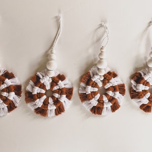 Candy Cane Christmas Ornaments Set of 4 / Macrame Ornaments / Christmas Decorations / Unique Gifts / Holiday / Stocking Stuffers / Decor 画像 3