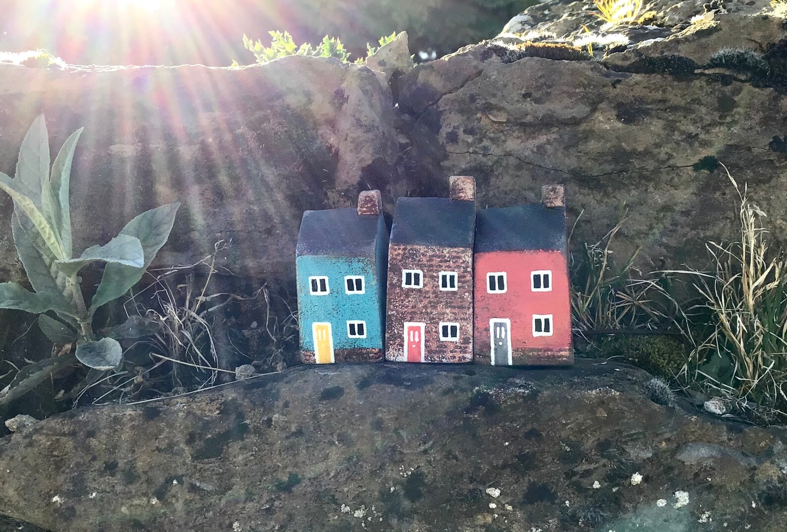 Casa en miniatura rústica de estilo azul y ladrillo con una | Etsy