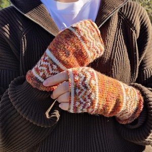 Hand cuffs &quot;Rosso&quot; | hand knitted