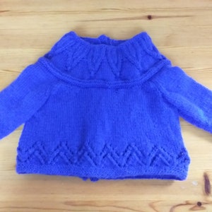 blauer Baby-Pulli mit Rundpasse - Gr. 74