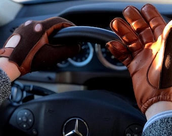 Guantes de conducir para hombre, ante marrón con piel de cordero italiana auténtica color coñac, elaborados con materiales de lujo.
