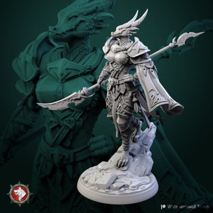 Female Dragonborn Knight Miniature, Arsha | Tabletop RPG Miniature | White Werewolf Tavern | Roleplaying 3D Printed Fantasy Mini