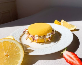 Flowery Strawberry-Lemon macaroons/ Macaron dried flowers / flower pastry / floral composition