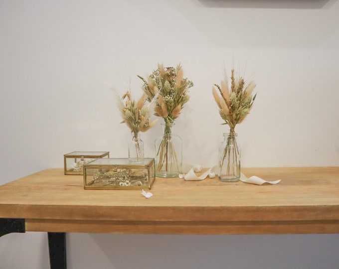 Featured listing image: Bouquet of beige dried flowers with soliflore