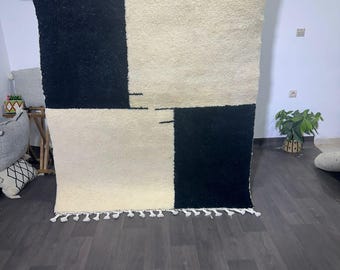 Alfombra marroquí Beni Ourain hecha a mano: alfombra de pelo largo de lana en blanco y negro