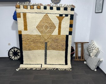 Handmade Beni Ourain Rug: Large White Moroccan Wool Carpet