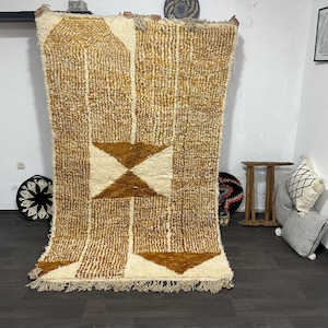 Handwoven Beni Ourain Moroccan Rug: Geometric Wool Carpet