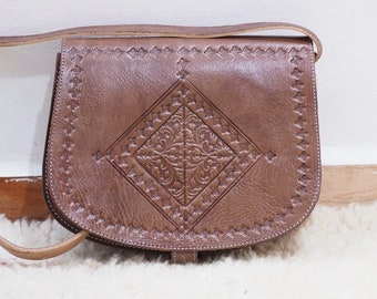Bolso de cuero marroquí Boho Crossbody Bag, bolso de hombro de cuero genuino hecho a mano, bolso de cuero auténtico, regalo para ella