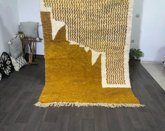 Handgjord marockansk Beni Ourain-matta: Berbermatta för vardagsrummet (250 x 160 cm)
