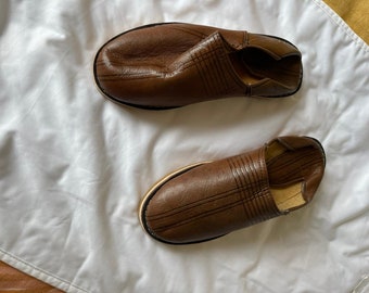 Moroccan black  Babouche, Men's slippers, Handmade shoes, Leather Shoes, Organic Leather, Berber slipper, Mules, Hand dyed,