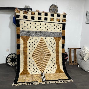 Handmade Beni Ourain Moroccan Rug: Large Berber Wool Carpet