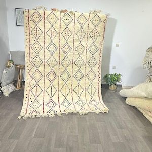 Handmade Beni Ourain Rug: Large Moroccan Berber Carpet (245x169cm)