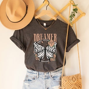 Dreamer Butterfly Shirt, Cute Shirt for Women, Vintage Shirt for Her, Butterfly Shirt, Girl Friends, Beach shirt, Boho Shirt, Shirt for Mom