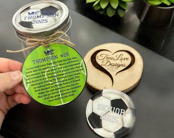 Gepersonaliseerde voetbal seniorencadeau, bedrukte vuilpot voetbaldeksel en thuisplaattag, seniorencadeau voetbal, teamcadeau, voetbal seniorenavond