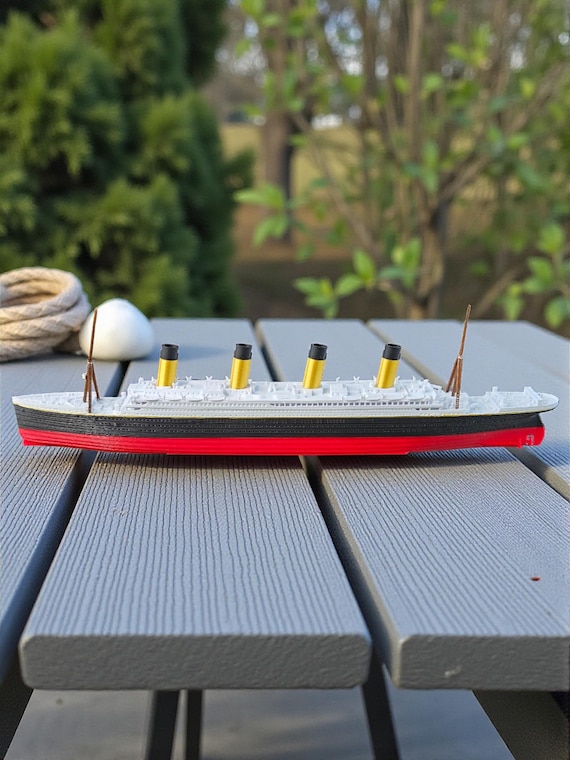 Titanic Disaster Model Ship Collection: RMS Titanic, Carpathia