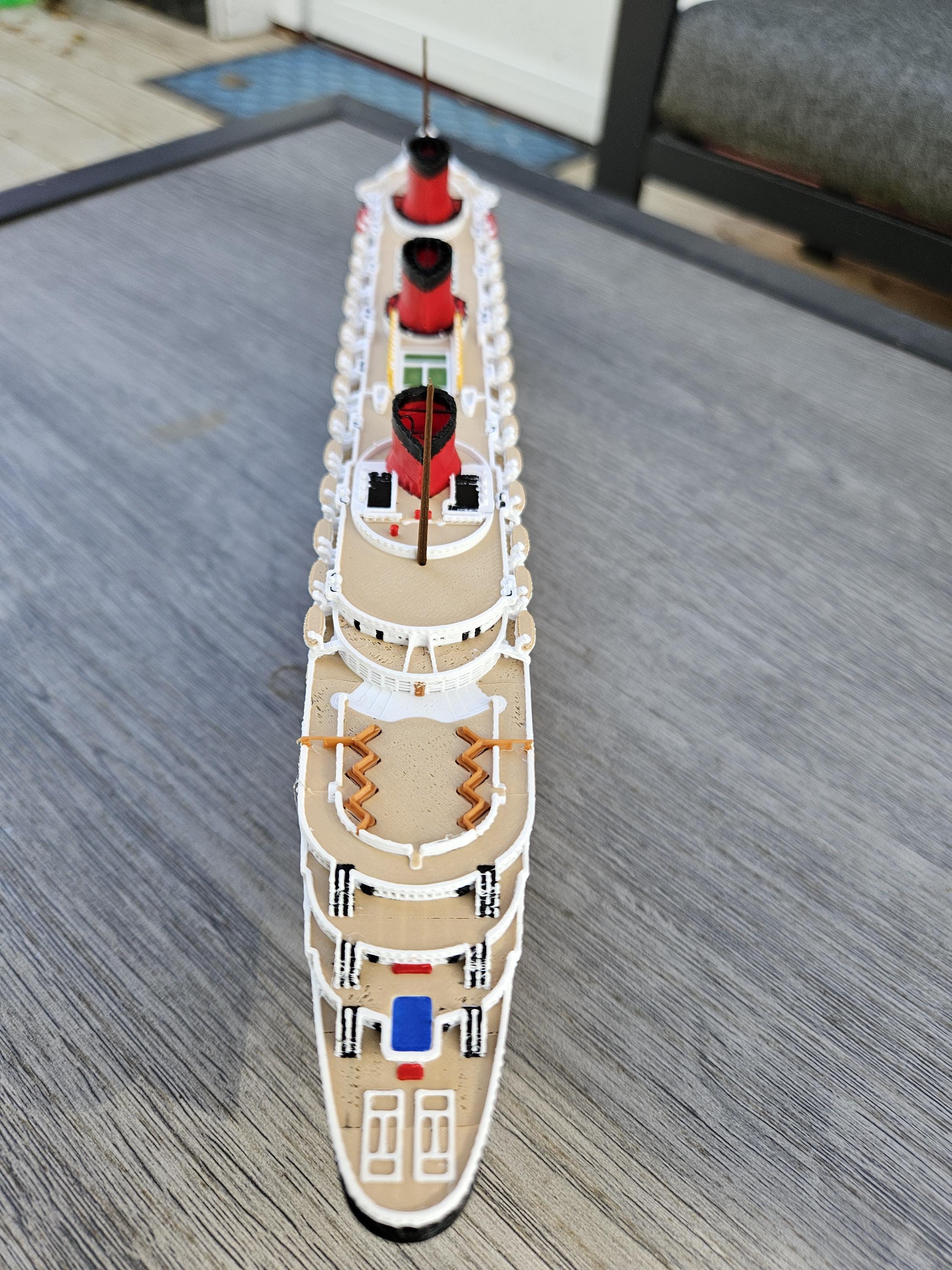Lot De 3 Répliques Miniatures De Paquebots – Titanic, Normandie, France – Échelle 1/1250 (21-25 Cm) – OPO 10 PA5