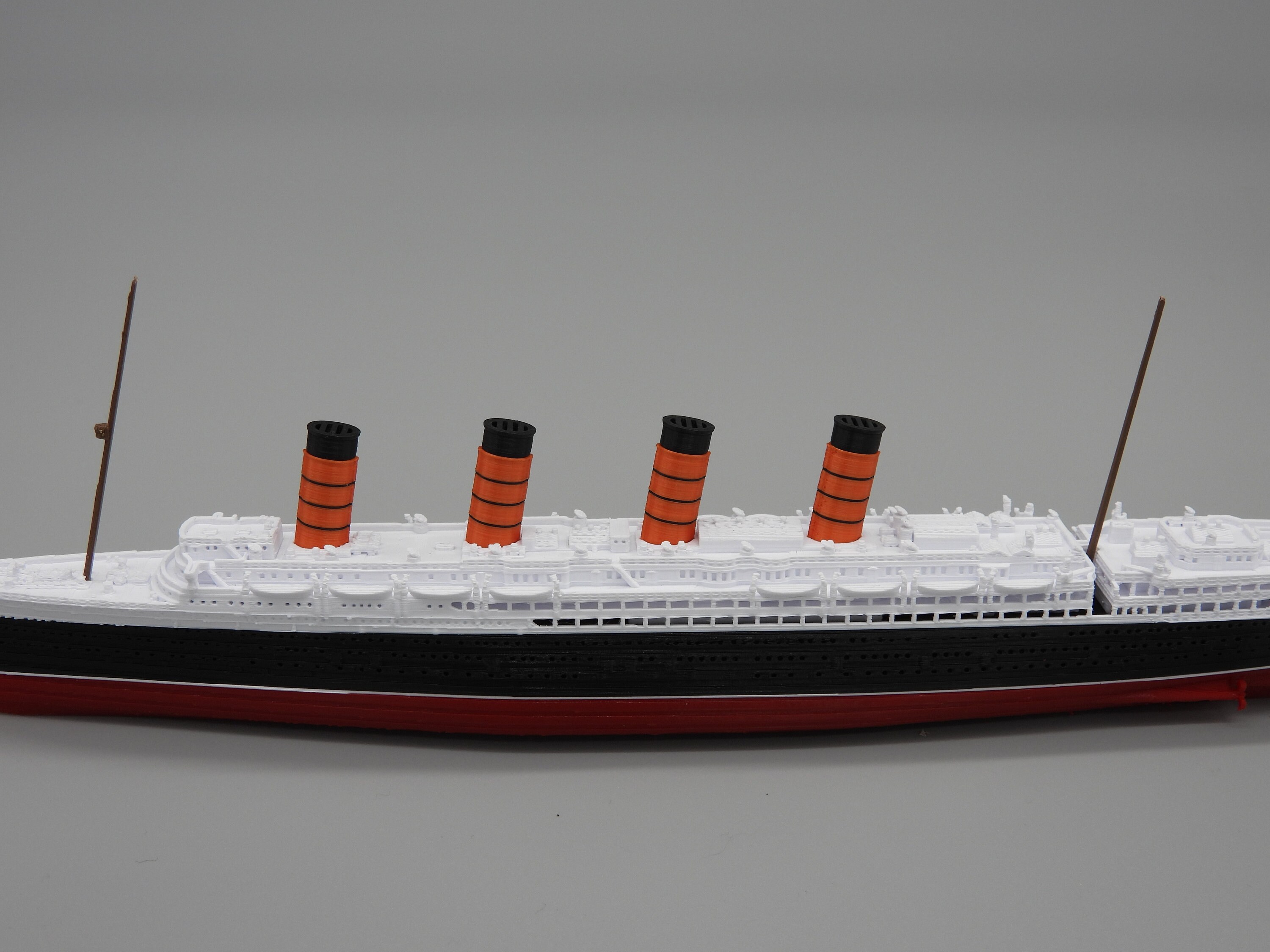 【未組立】R.M.S.ルシタニアLUSITANIAデラックスモデル客船グンゼ産業 ☆未組立☆R.M.S.ルシタニア デラックスモデル 客船 グンゼ産業