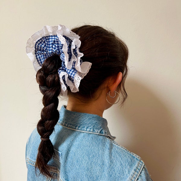 fluffy scrunchie sewing pattern | two ways to sew your own good squish inspired scrunchies - oversized, frilly, lacey scrunchie tutorial