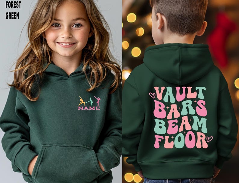 Puede incluir: Sudadera con capucha verde oscuro con bolsillo delantero y capucha. La parte delantera presenta un dise&ntilde;o de gimnasia y la palabra "NAME". La parte trasera de la sudadera dice "VAULT BARS BEAM FLOOR" en letras rosas, verdes y blancas.