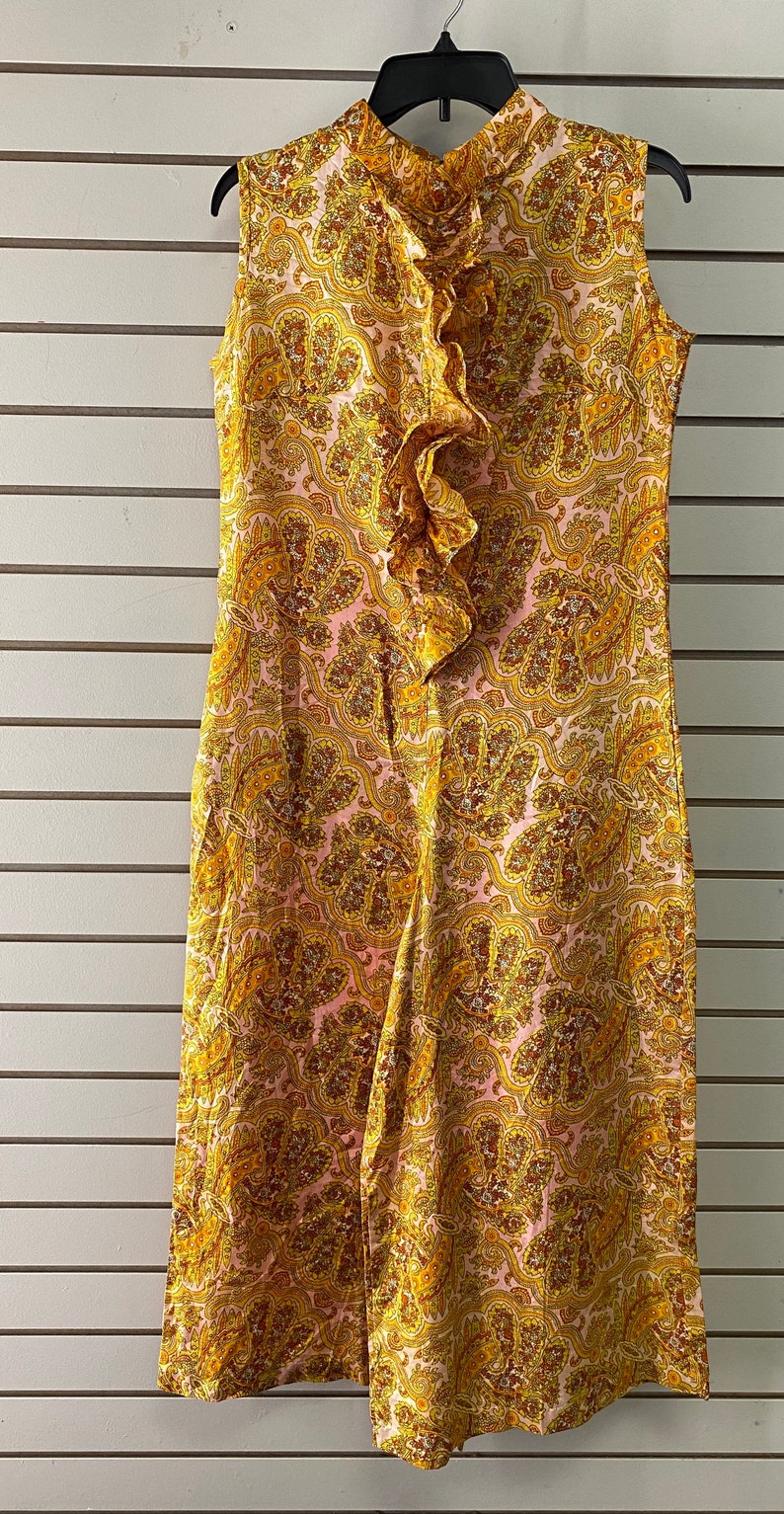 60\u2019s leisure Lady loungewear jumpsuit w ruffles and pockets
