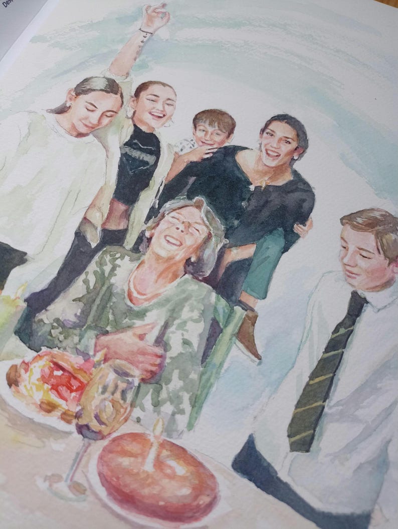 Peinture à l'aquarelle de famille, certaines souriantes et riant. La peinture a une palette de couleurs claires, mettant l'accent sur les visages et les expressions.