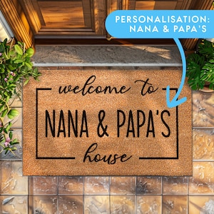 Puede incluir: Felpudo de bienvenida a la casa de Nana y Papa con fondo de coco marrón y texto negro.