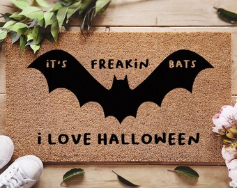Det är jäkla fladdermöss - det är jäkla fladdermöss, jag älskar halloween dörrmatta | rolig meme dörrmatta | välkomstmatta | halloween dekor | halloween välkomstmatta