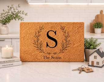 Personlig dörrmatta med initialer – lagerkrans med initialer | Anpassad kokosmatta med monogram | Inflyttningspresent