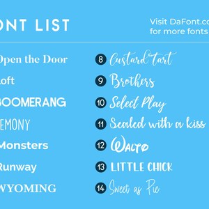 Pu&ograve; includere: Uno sfondo blu con un elenco bianco di 14 font. L'elenco &egrave; numerato da 1 a 14 e include i nomi dei font: Open the Door, Loft, BOOMERANG, LEMONY, Monsters, Runway, WYOMING, Custard tart, Brothers, Select Play, Sealed with a kiss, WALTO, LITTLE CHICK e Sweet as Pie.