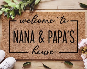 Felpudo de bienvenida personalizado para abuelos - Felpudo personalizado para regalos a los abuelos - Felpudo de fibra de coco para decoración del hogar - Regalo de Navidad para la abuela y el abuelo