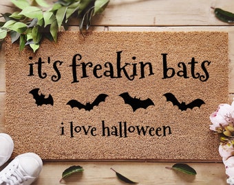 Det är jäkla fladdermöss - det är jäkla fladdermöss, jag älskar halloween dörrmatta | rolig meme dörrmatta | välkomstmatta | halloween dekor | halloween välkomstmatta
